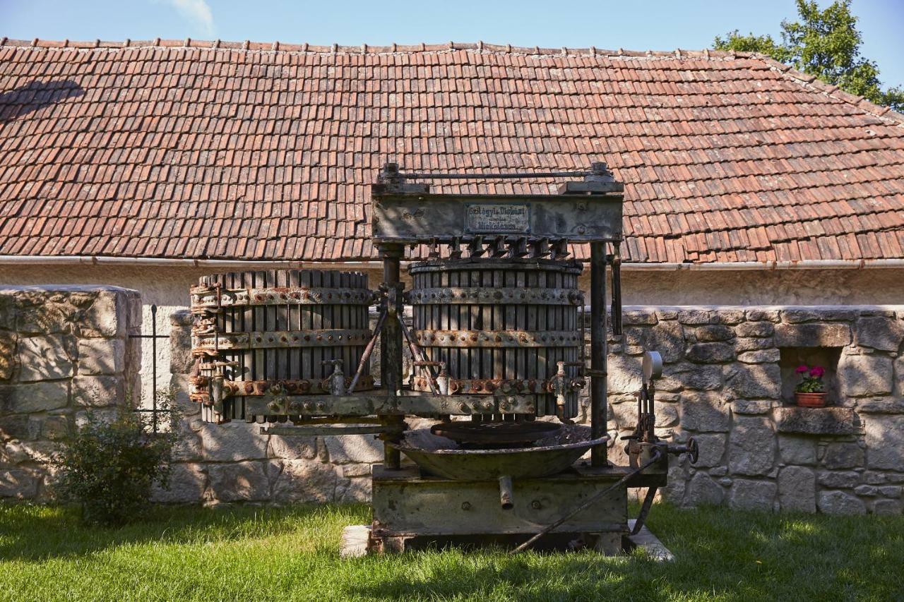 Preselo Pinceszet Es Vendeghaz Bed and Breakfast Erdőbénye Buitenkant foto
